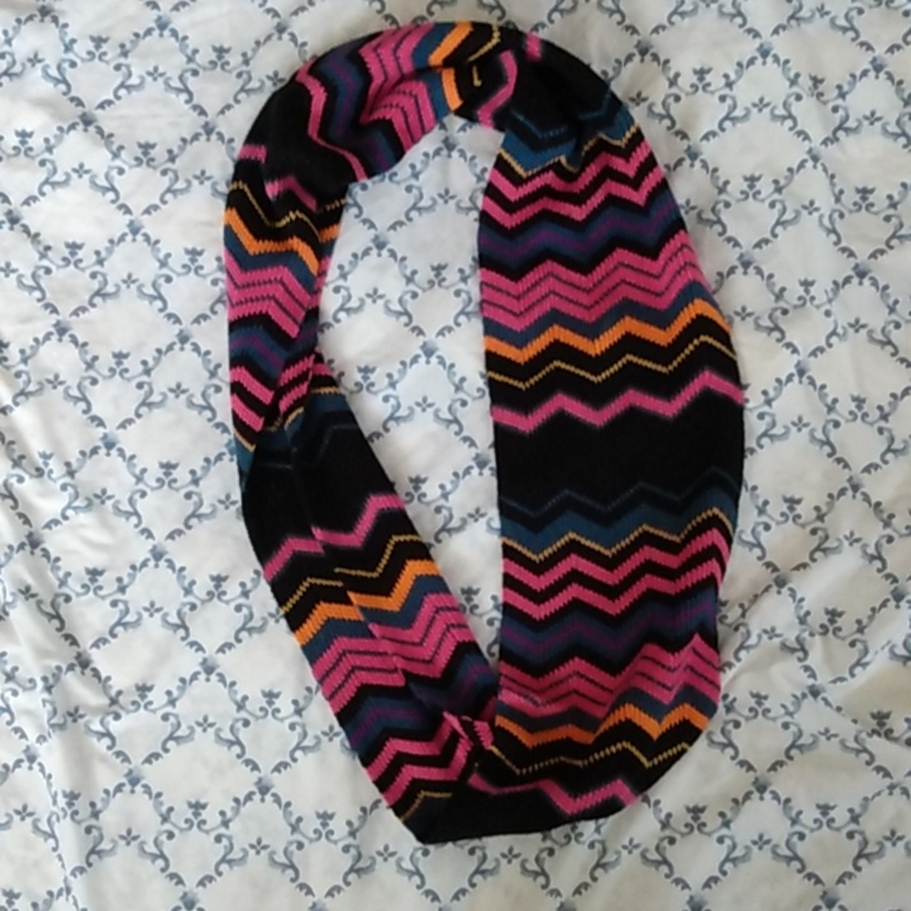 Betsyville scarf